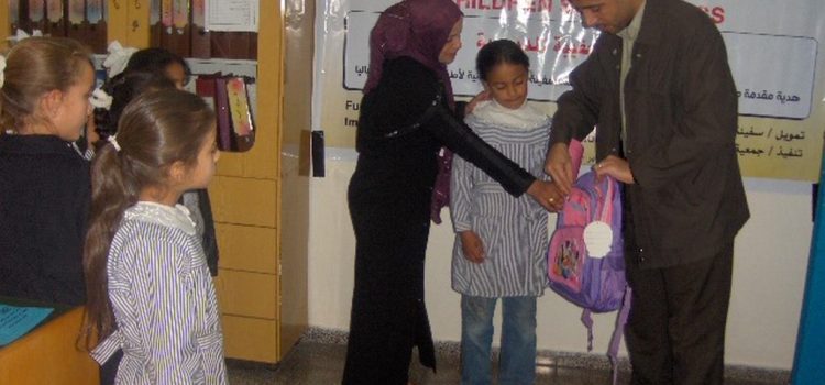 الحياة والأمل وسفينة السلام اليابانية تنتهيان من توزيع حقائق مدرسية