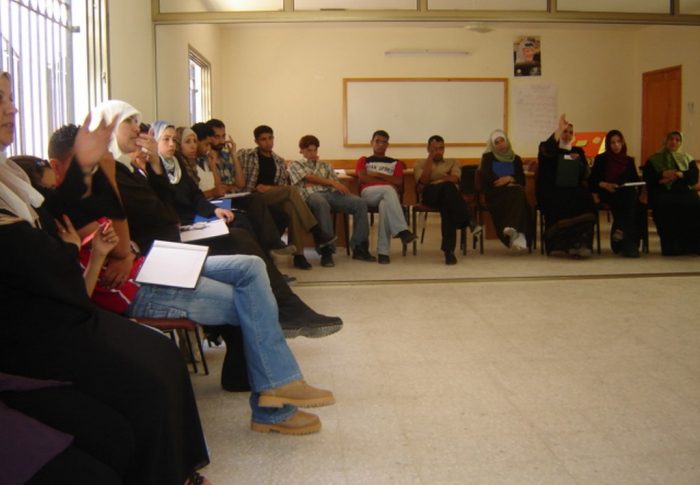 مشروع بناء قيادات شابة