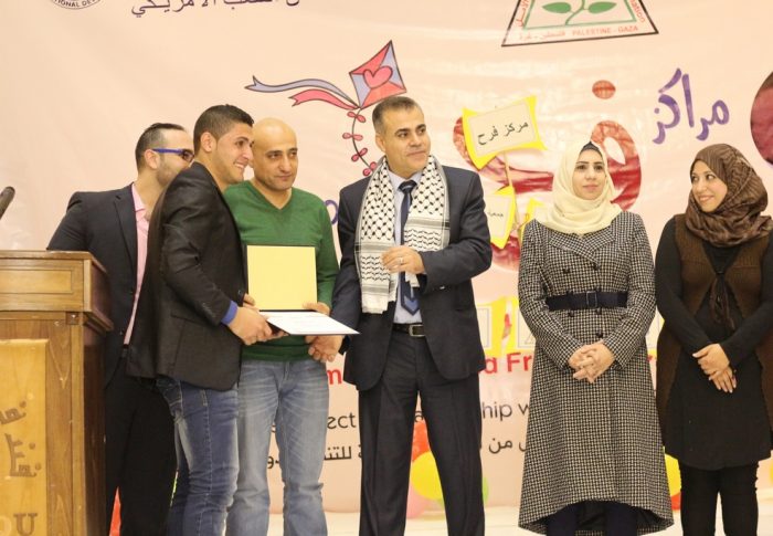 مشروع الأجر مقابل العمل ومساحات صديقة للأطفال وتوزيع الطرود الغير غذائية